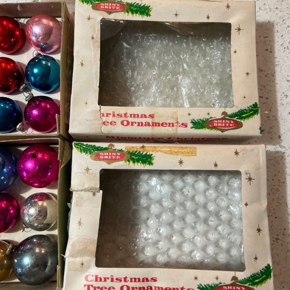 Miniature Christmas Ornaments Multi Coloured Balls Shiny Bright 36 in 3 Boxes - Picture 4 of 8